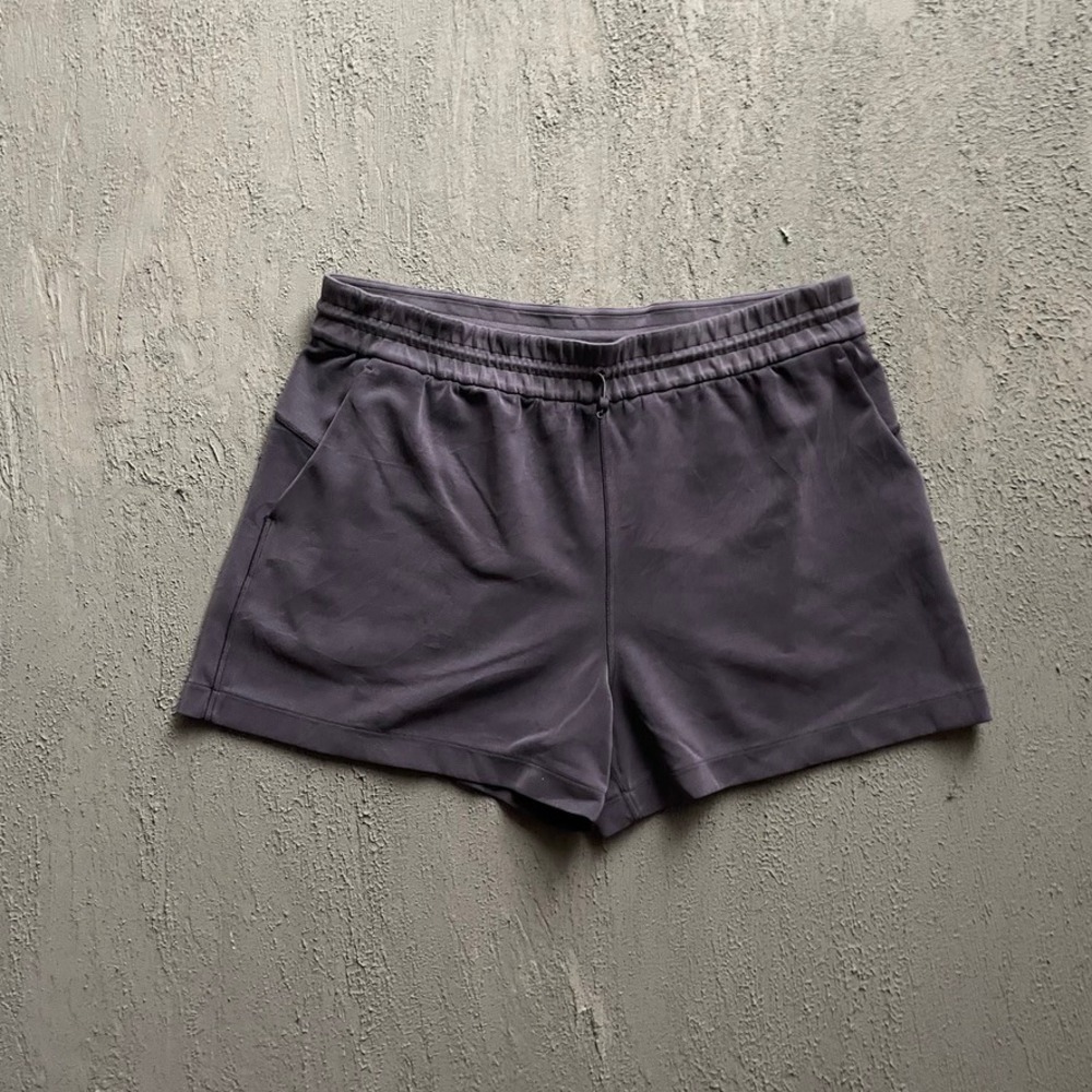Lululemon Athletic High Rise Lounge Shorts Womens Size 14 Purple